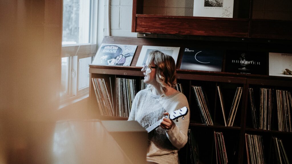 shallow focus photography of woman